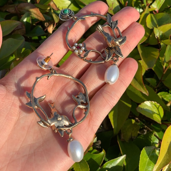 Vintage inspired Bird Charm Stud Earrings - Picture 7 of 8